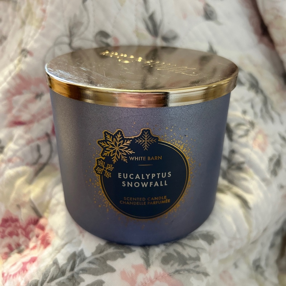 White Barn Scented Candle Eucalyptus Snowfall